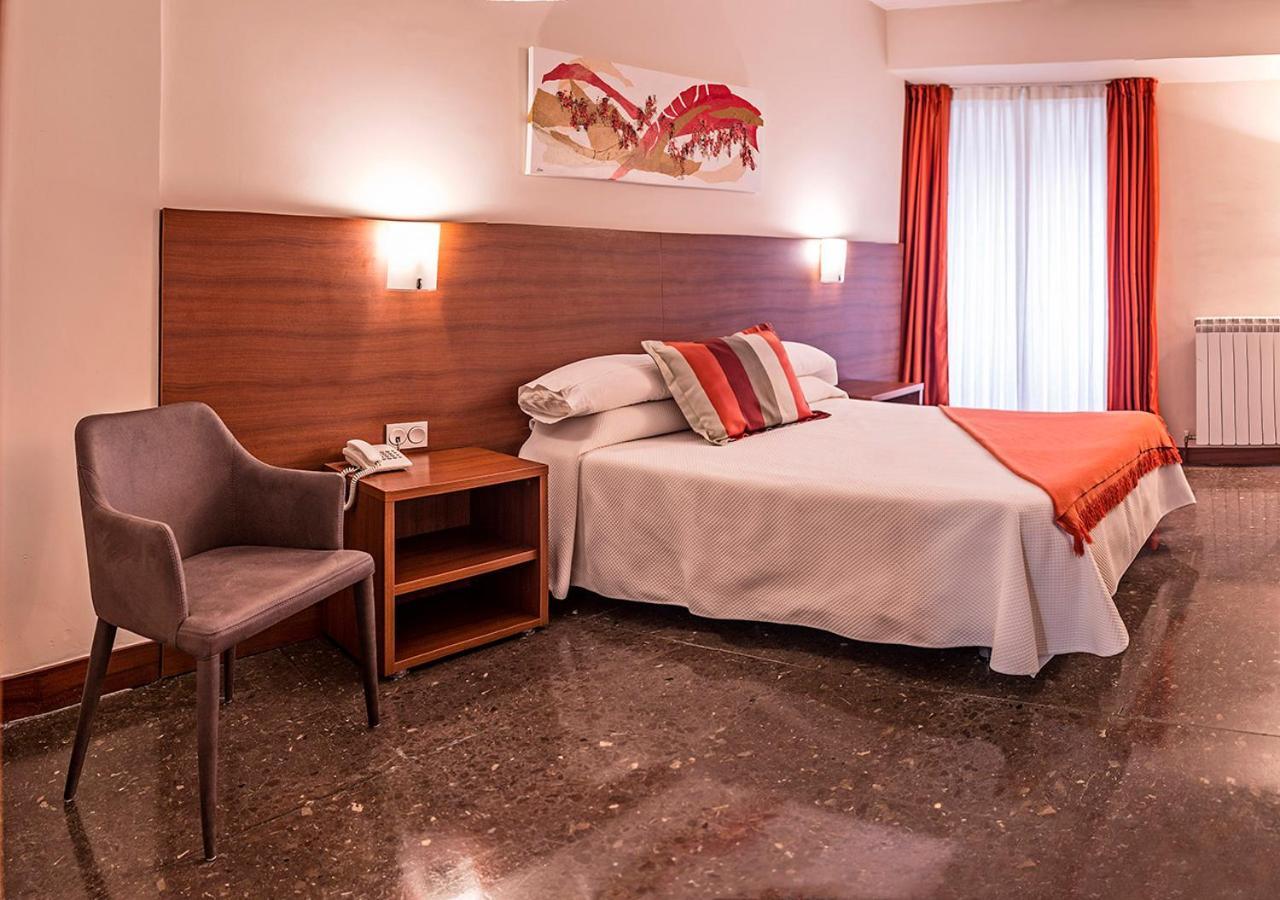 Hotel Txartel Lasarte Oria Exteriör bild